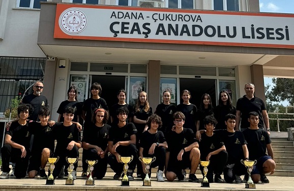 ÇEAŞ Anadolu Lisesi geleneği bozmadı erkeklerde şampiyon, kızlarda 2.