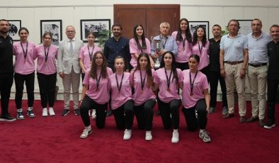 Adana Büyükşehir’e Milli Onur U 16 Kız Basketbol takımından 5 oyuncu ve Antrenör Milli Takıma…