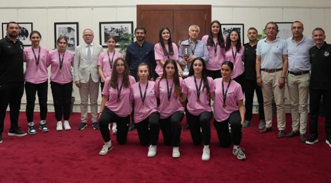 Adana Büyükşehir’e Milli Onur U 16 Kız Basketbol takımından 5 oyuncu ve Antrenör Milli Takıma…