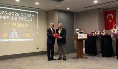 Kalayacılık Mesleğinin Efsane Ustası Hulusi DEVECİ’ye Adana 5 Ocak Rotary Kulübünden Takdir Ödülü Plaketi…