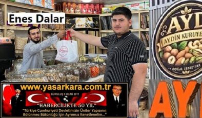 19 Yaşındaki Kardeş Enes DALAR’dan, İşletmeciliğini Ağabeyi Aydın Dalar’ın Yaptığı  Kuruyemişçiliğin Marka Adresi “AYD Kuruyemiş”te Müşterilere Layıkıyla Hizmet Verirken, Hem Müşterilerin Hemde;  Ailesine Verdiği  Destek İle Çevre Esnafın Takdirine Vesile Oluyor…