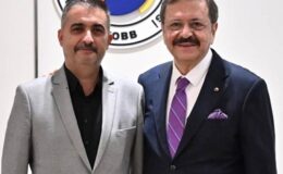 Adana Kozan Ticaret Odası Yönetim Kurulu Başkanı Volkan Bayrakçı ve Meclis Başkanı Bahadır Abdullah Ünler, beraberlerindeki heyet ile birlikte Türkiye Odalar ve Borsalar Birliği (TOBB) Başkanı M. Rifat Hisarcıklıoğlu’nu makamında ziyaret etti.​